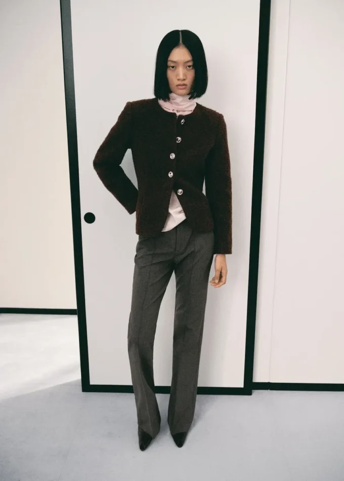 Giacca bouclé con bottoni gioiello Giacca bouclé con bottoni gioiello