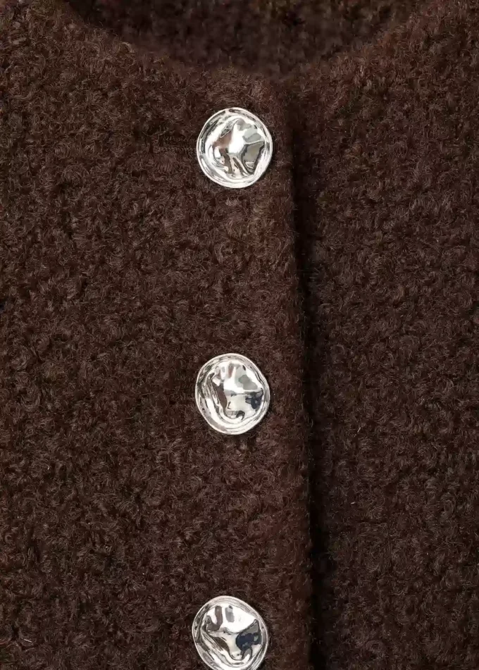 Giacca bouclé con bottoni gioiello Giacca bouclé con bottoni gioiello