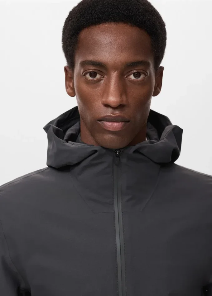 Giacca con cappuccio idrorepellente Giacca con cappuccio idrorepellente