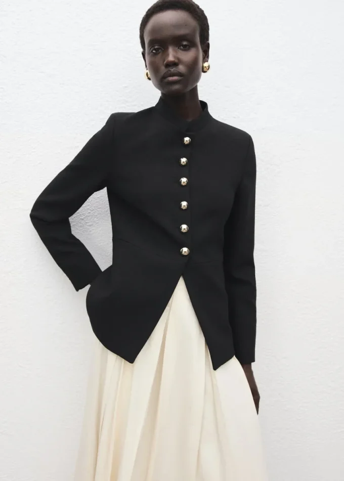 Giacca con collo a striscia e bottoni gioiello