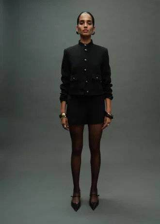 Giacca con collo a striscia e bottoni gioiello