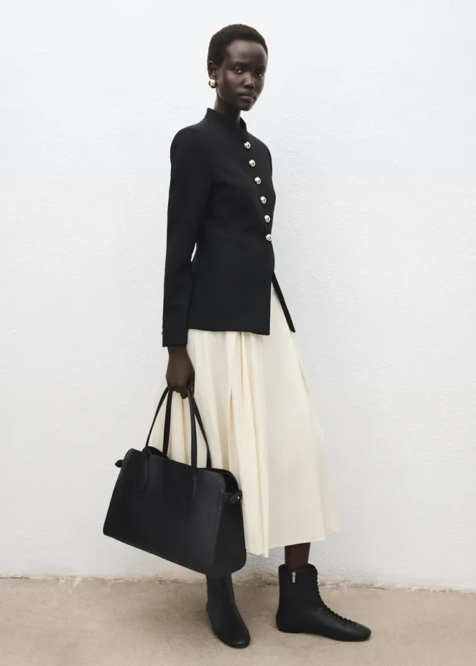 Giacca con collo a striscia e bottoni gioiello