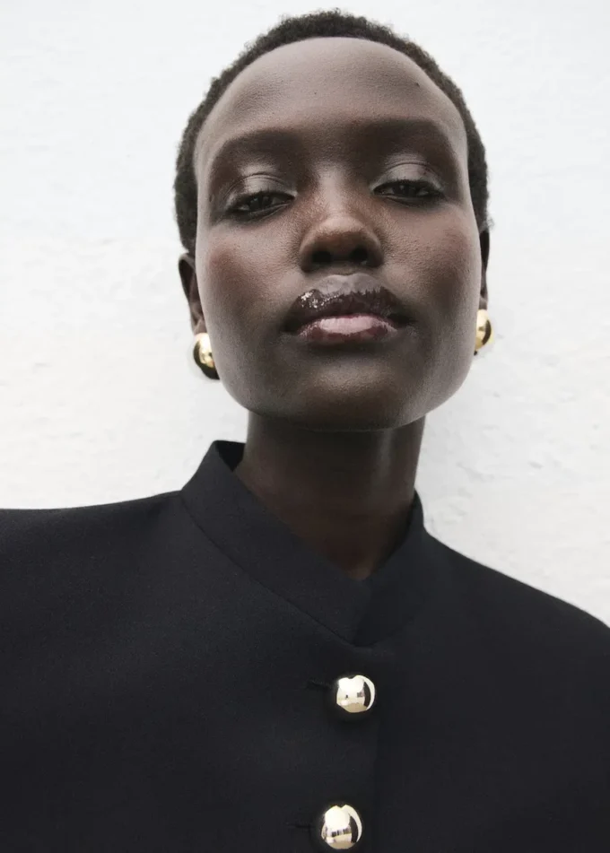 Giacca con collo a striscia e bottoni gioiello