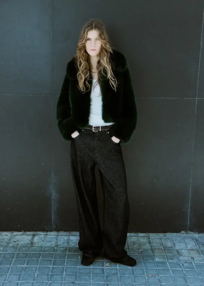 Giacca corta in pelliccia sintetica Giacca corta in pelliccia sintetica