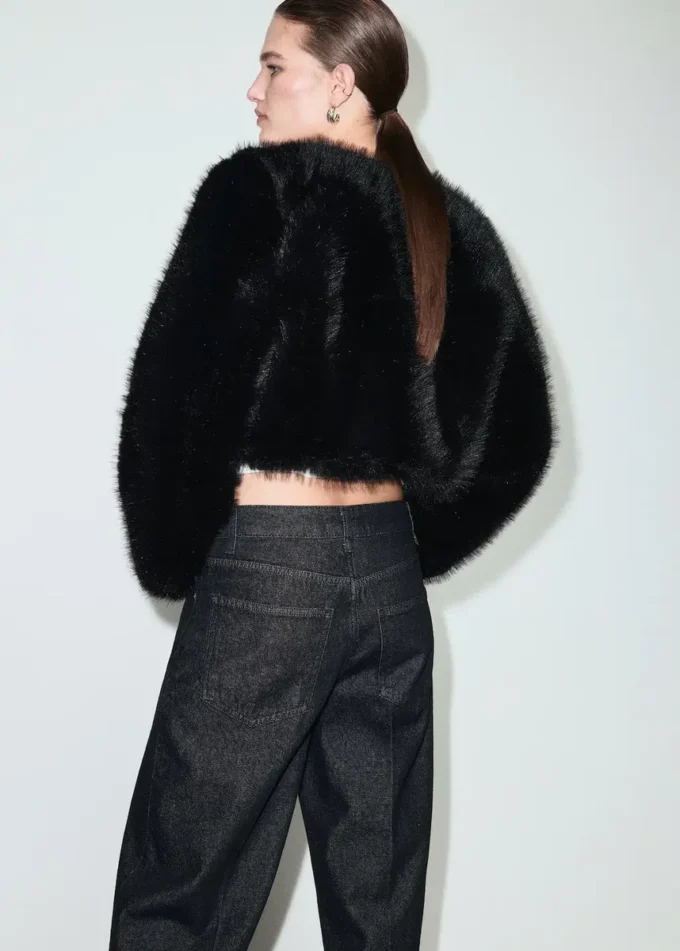 Giacca corta in pelliccia sintetica Giacca corta in pelliccia sintetica