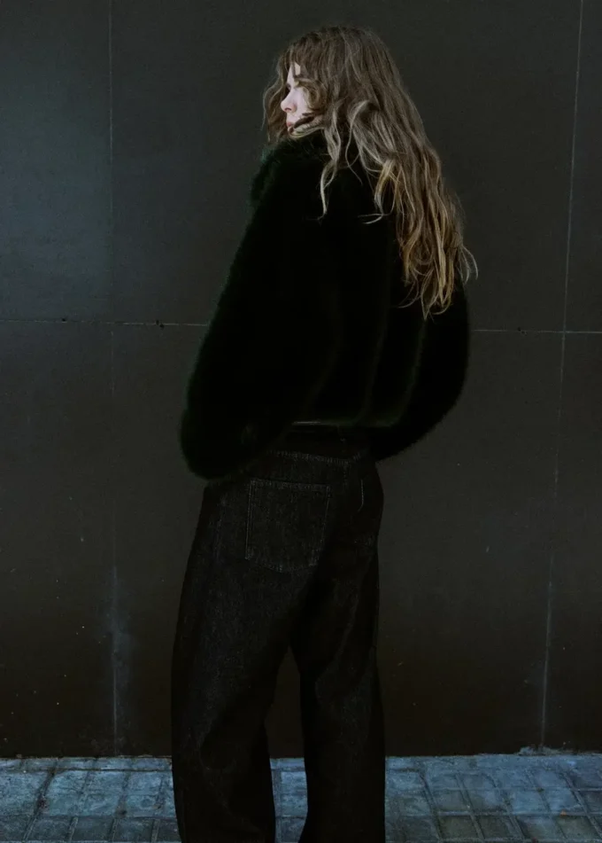 Giacca corta in pelliccia sintetica Giacca corta in pelliccia sintetica