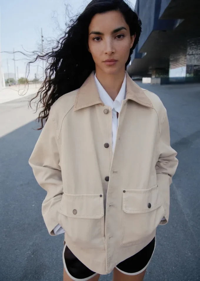 Giacca da lavoro in denim con collo a contrasto Giacca da lavoro in denim con collo a contrasto