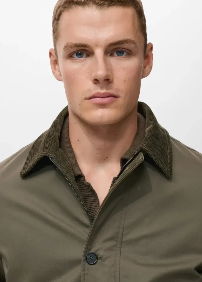 Giacca idrorepellente con collo in velluto a coste Giacca idrorepellente con collo in velluto a coste