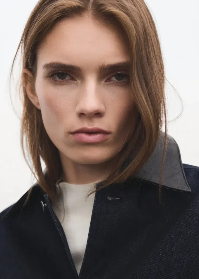 Giacca in denim con collo in ecopelle Giacca in denim con collo in ecopelle