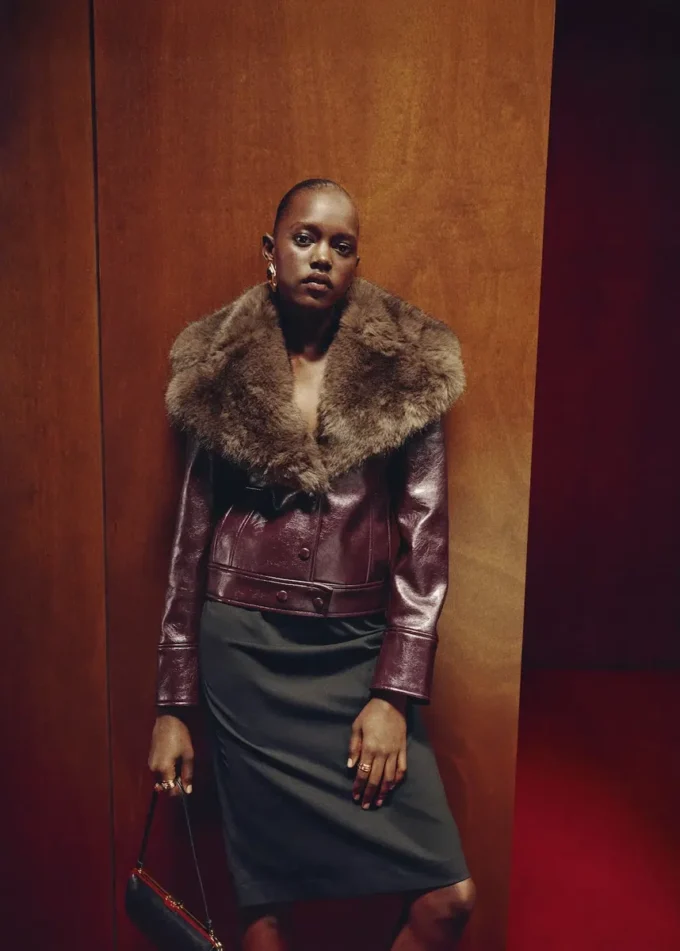 Giacca in ecopelle con collo in pelliccia sintetica Giacca in ecopelle con collo in pelliccia sintetica