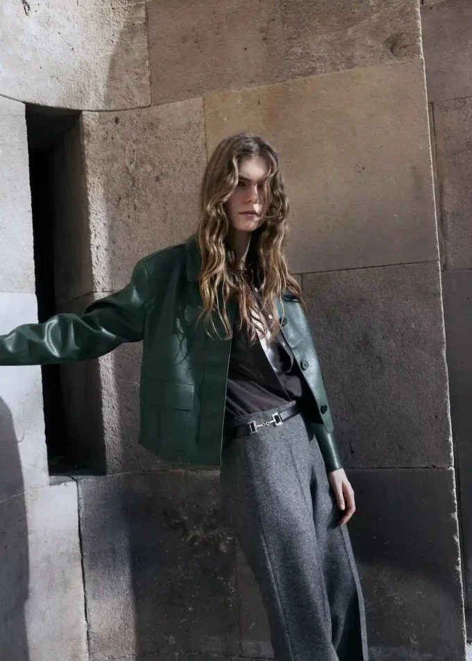 Giacca in ecopelle con tasche Giacca in ecopelle con tasche