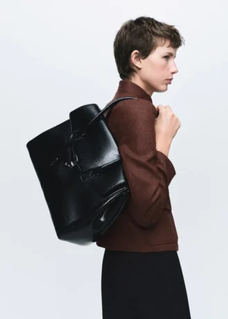 Giacca in lana con collo a fascia e tasche Giacca in lana con collo a fascia e tasche