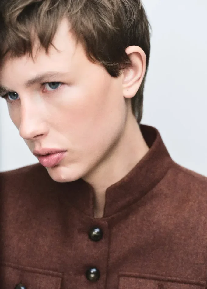 Giacca in lana con collo a fascia e tasche Giacca in lana con collo a fascia e tasche