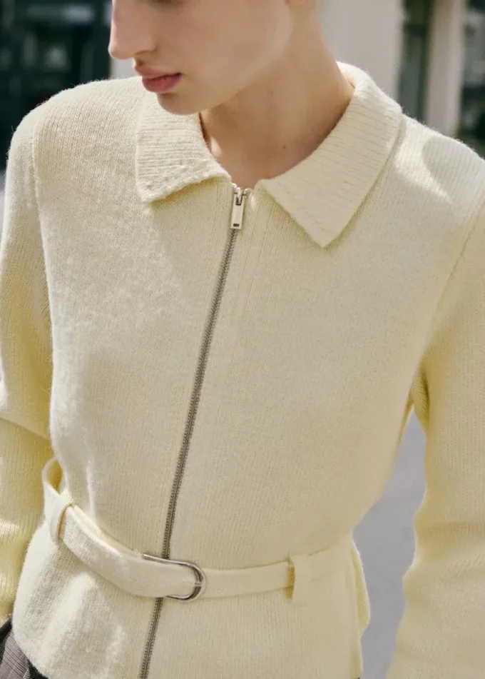 Giacca in maglia con cintura e fibbia Giacca in maglia con cintura e fibbia