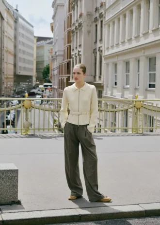 Giacca in maglia con cintura e fibbia