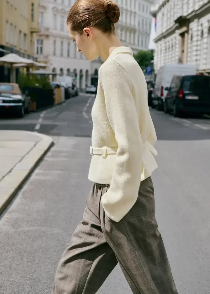 Giacca in maglia con cintura e fibbia Giacca in maglia con cintura e fibbia