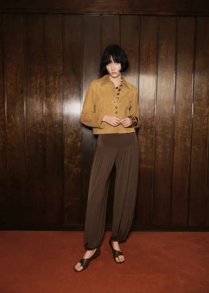 Giacca in pelle scamosciata con bottoni Giacca in pelle scamosciata con bottoni