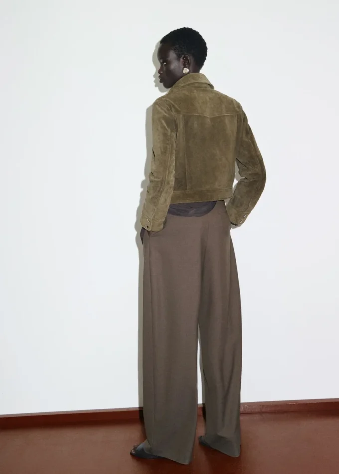 Giacca in pelle scamosciata con bottoni Giacca in pelle scamosciata con bottoni