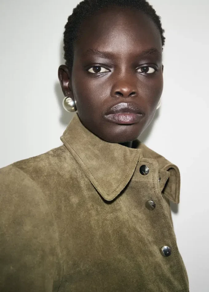 Giacca in pelle scamosciata con bottoni Giacca in pelle scamosciata con bottoni