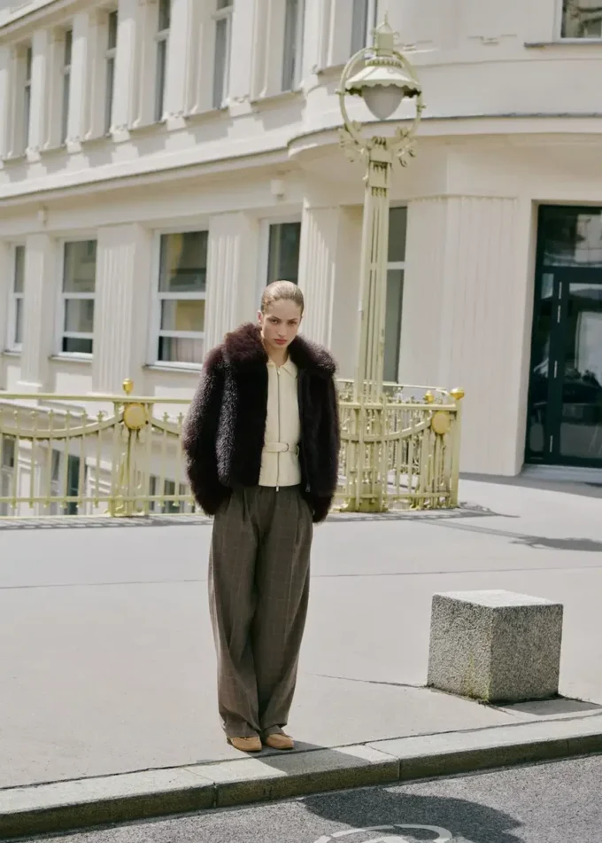 Giacca in pelliccia sintetica con zip Giacca in pelliccia sintetica con zip