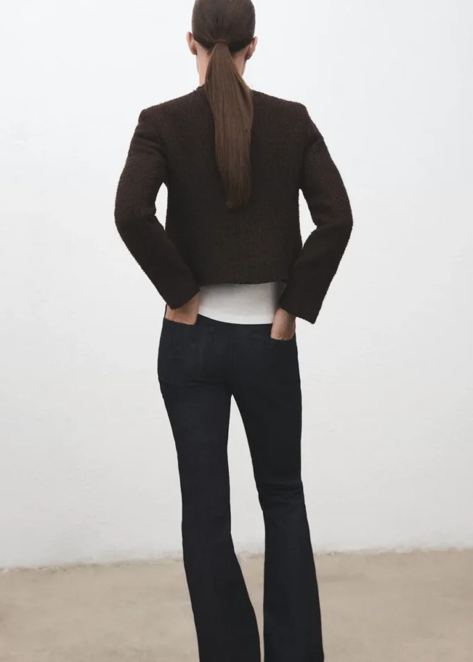 Giacca in tweed con bordi sfrangiati Giacca in tweed con bordi sfrangiati