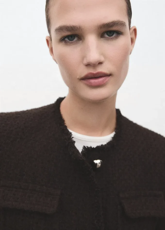 Giacca in tweed con bordi sfrangiati Giacca in tweed con bordi sfrangiati