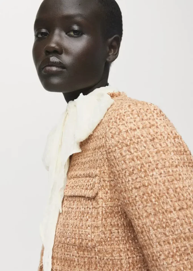 Giacca in tweed con bordi sfrangiati Giacca in tweed con bordi sfrangiati