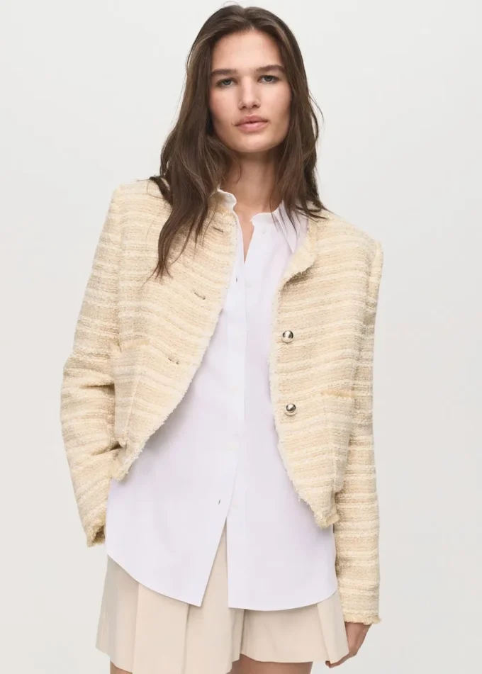 Giacca in tweed con bottoni gioiello Giacca in tweed con bottoni gioiello