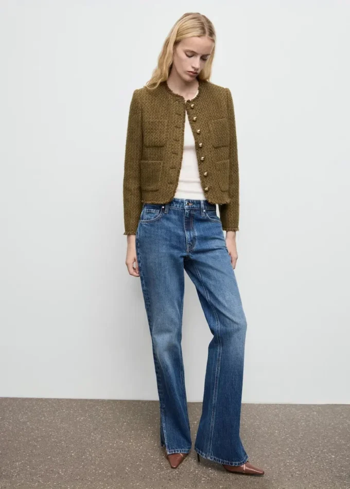 Giacca in tweed con bottoni gioiello Giacca in tweed con bottoni gioiello