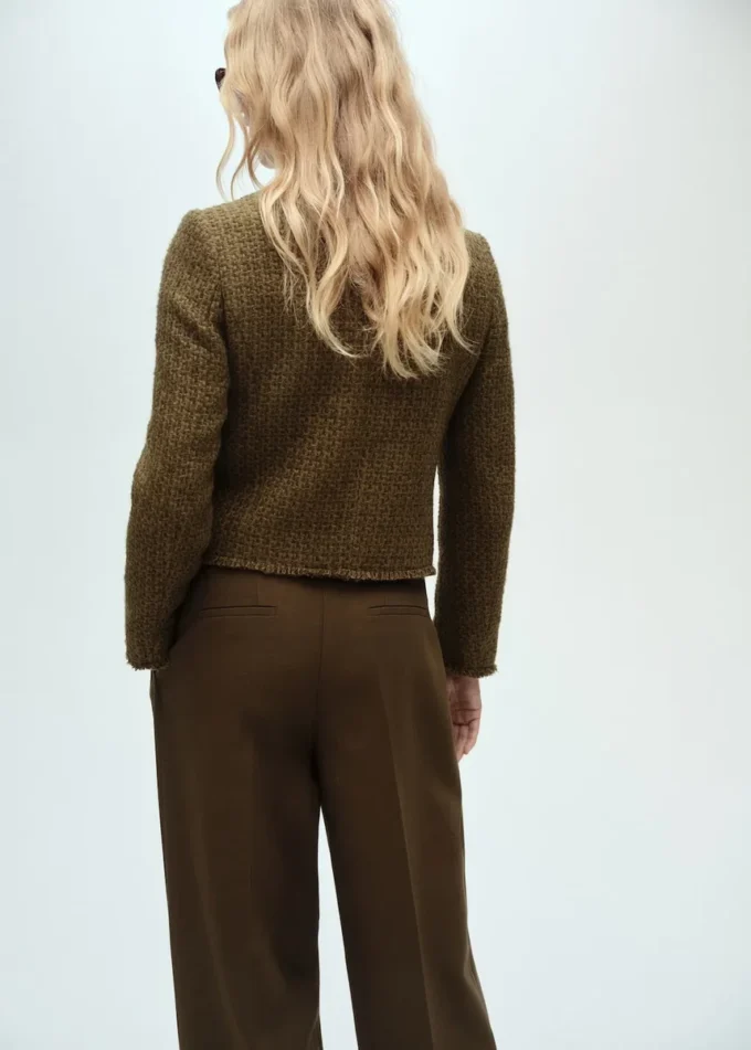 Giacca in tweed con bottoni gioiello Giacca in tweed con bottoni gioiello