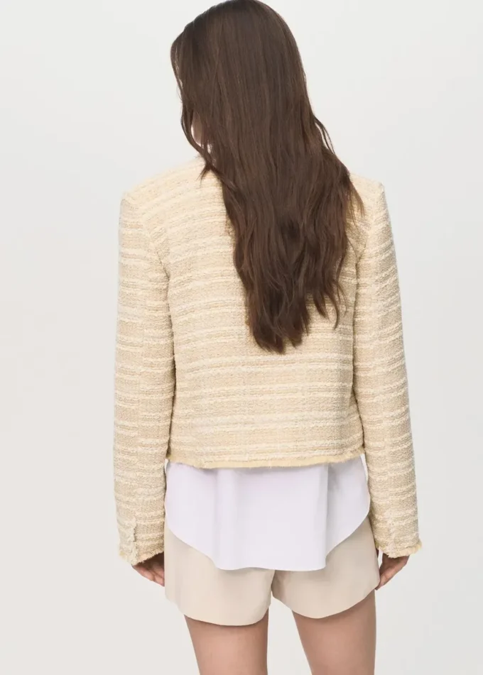 Giacca in tweed con bottoni gioiello Giacca in tweed con bottoni gioiello