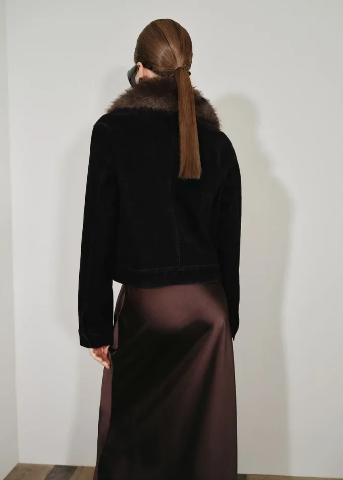 Giacca in velluto con collo in pelliccia Giacca in velluto con collo in pelliccia