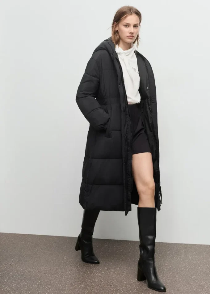 Giacca trapuntata aderente con cappuccio Giacca trapuntata aderente con cappuccio