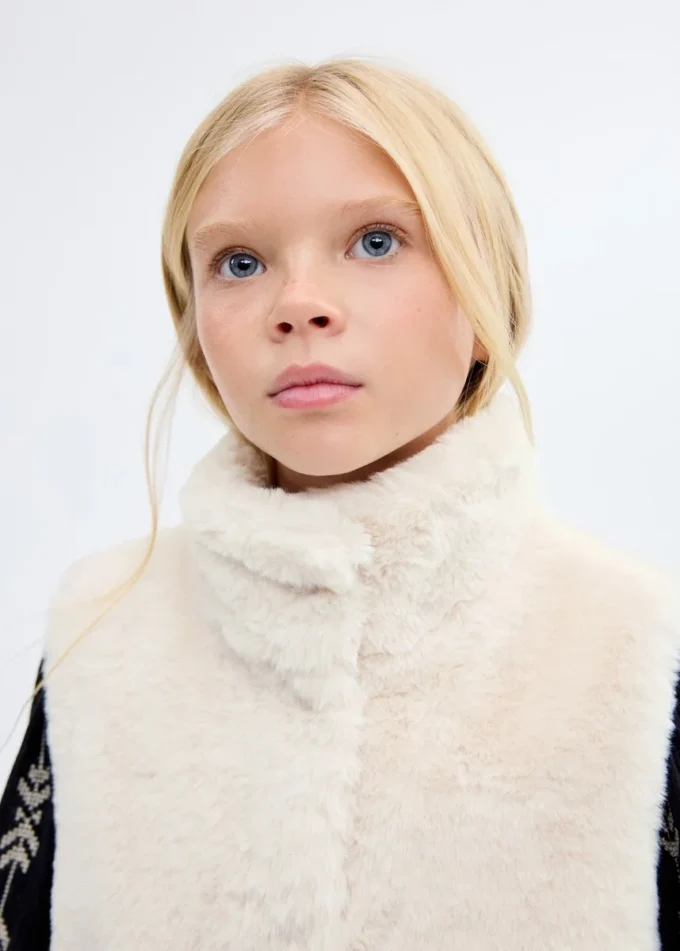 Gilet mantella effetto pelliccia Gilet mantella effetto pelliccia