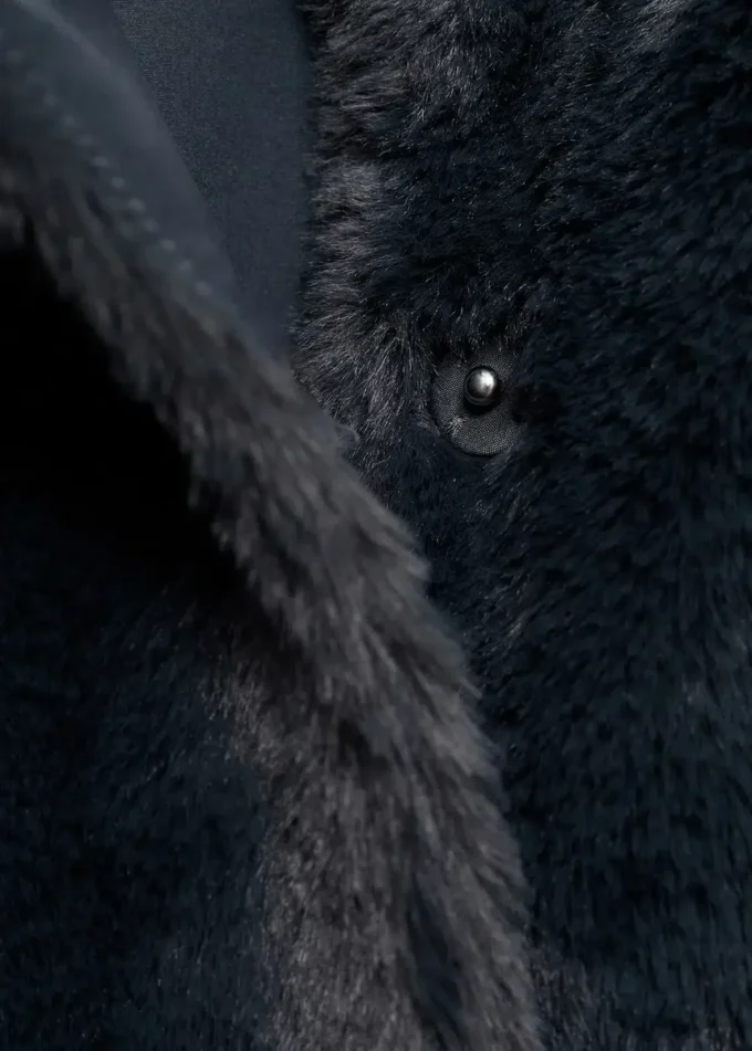 Gilet mantella effetto pelliccia Gilet mantella effetto pelliccia