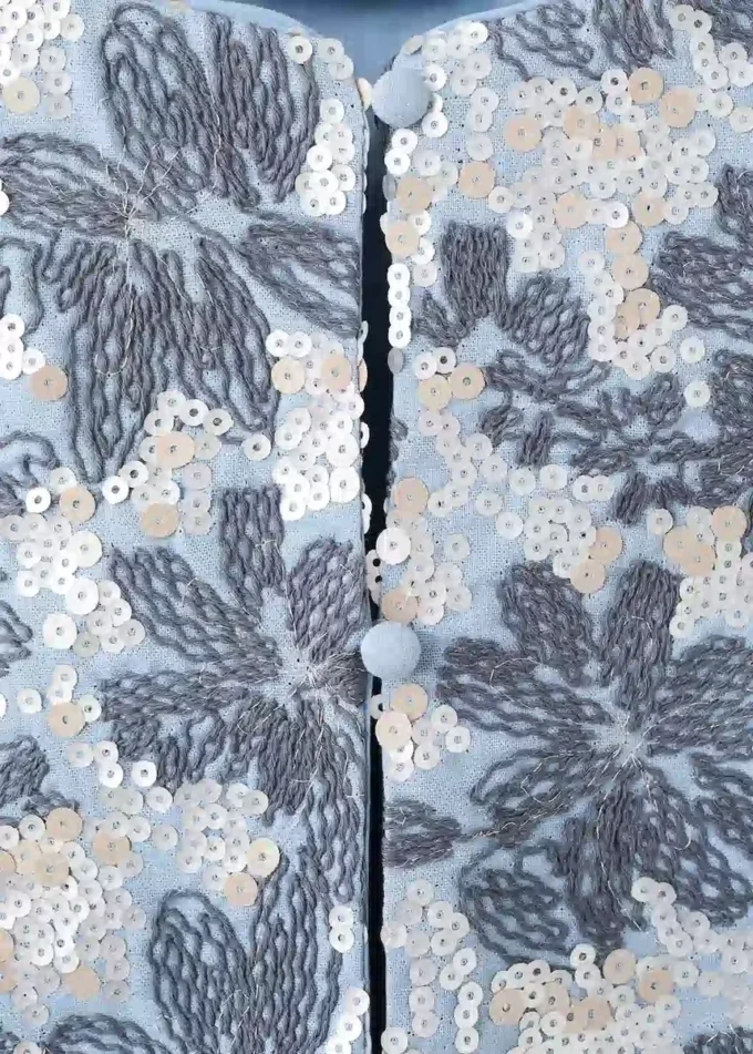 Gilet ricamato con paillettes Gilet ricamato con paillettes