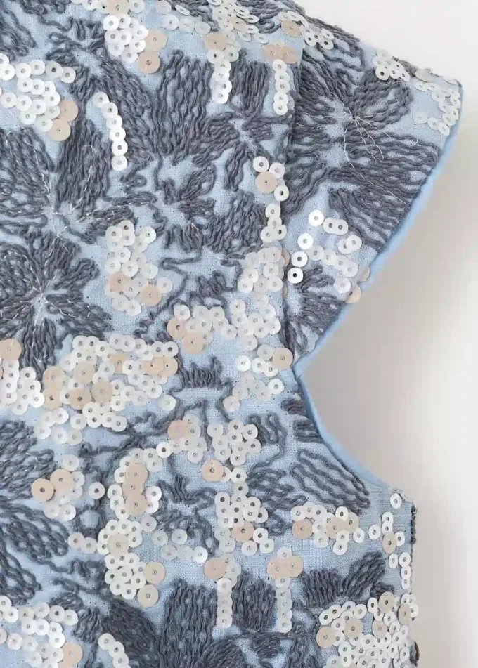 Gilet ricamato con paillettes Gilet ricamato con paillettes