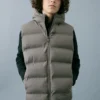 Gilet trapuntato con cappuccio Gilet trapuntato con cappuccio