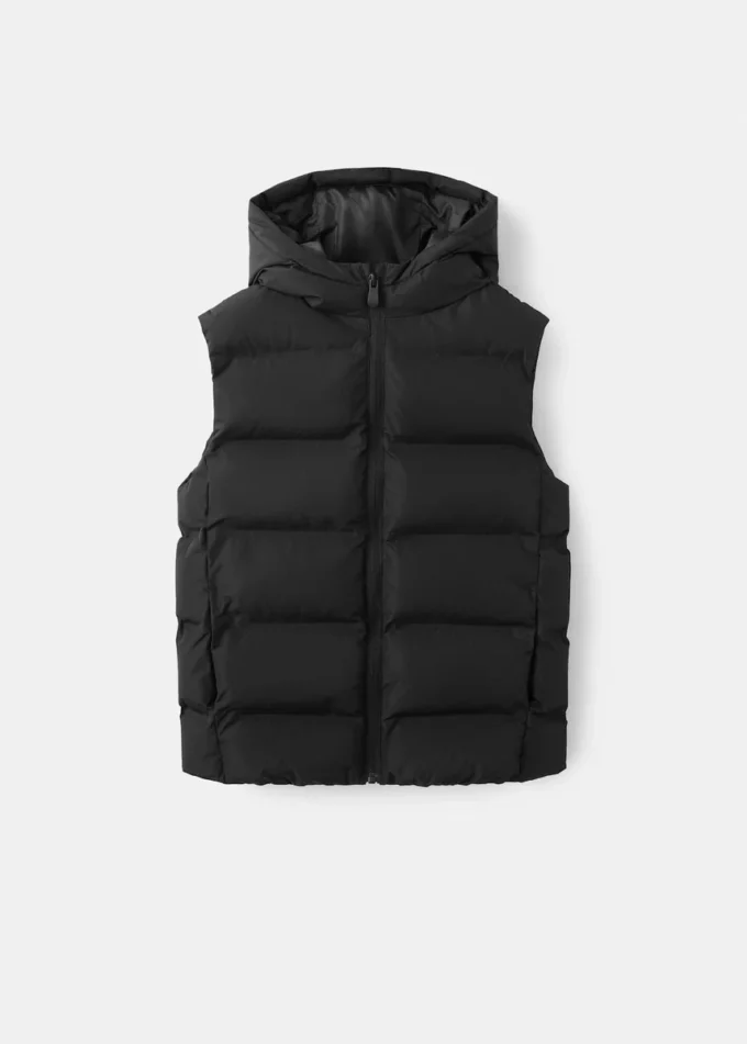 Gilet trapuntato con cappuccio Gilet trapuntato con cappuccio