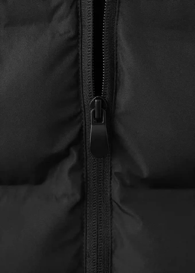 Gilet trapuntato con cappuccio Gilet trapuntato con cappuccio