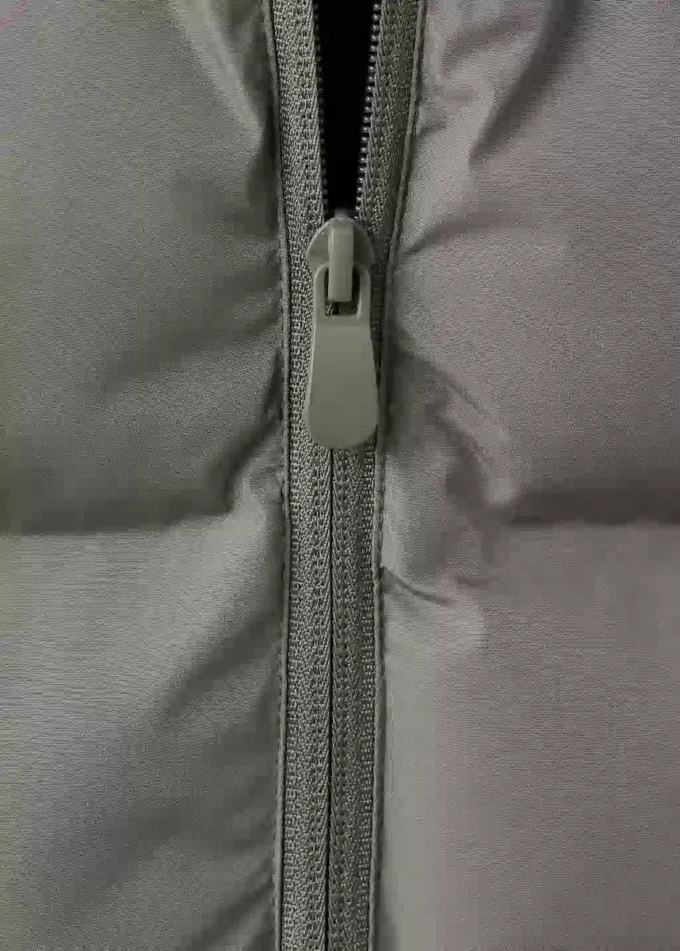 Gilet trapuntato con cappuccio Gilet trapuntato con cappuccio