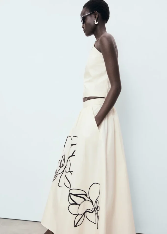 Gonna in cotone ricamata