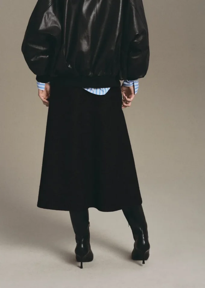 Gonna svasata in lana Gonna svasata in lana