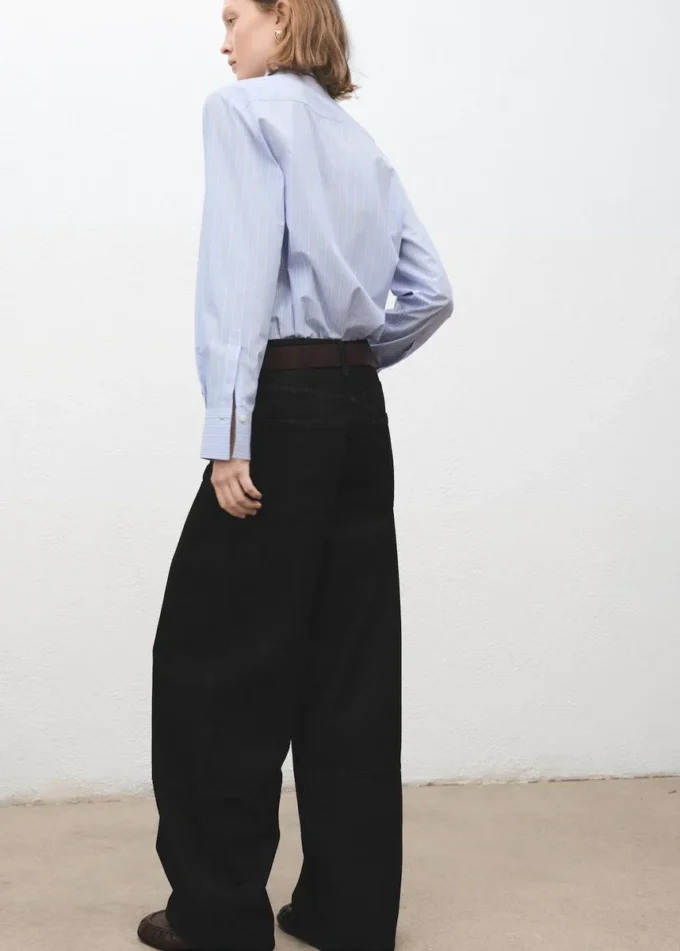 Jeans a barilotto con toppe Jeans a barilotto con toppe