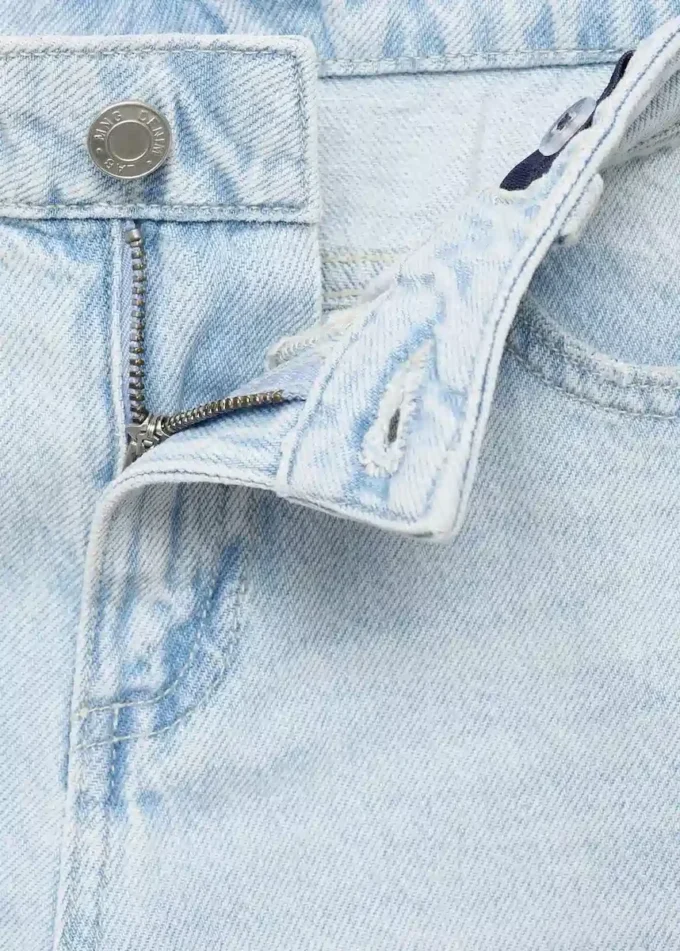 Jeans a gamba larga con orlo risvoltato Jeans a gamba larga con orlo risvoltato