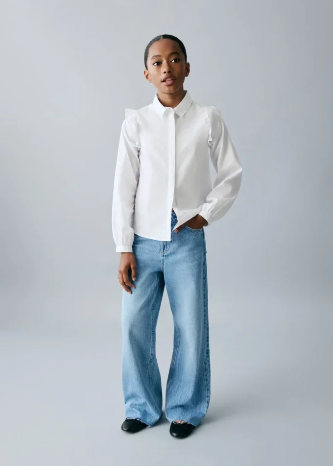 Jeans a gamba larga con orlo sfrangiato Jeans a gamba larga con orlo sfrangiato