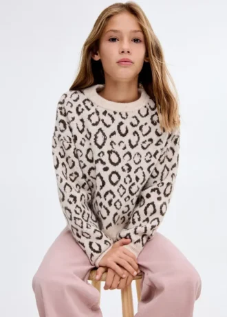 Jeans a gamba larga con orlo sfrangiato