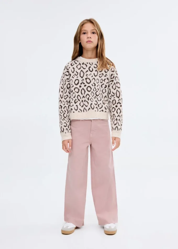 Jeans a gamba larga con orlo sfrangiato Jeans a gamba larga con orlo sfrangiato