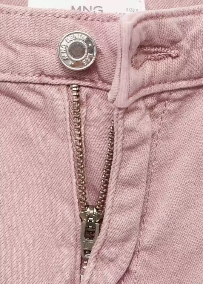 Jeans a gamba larga con orlo sfrangiato Jeans a gamba larga con orlo sfrangiato