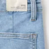 Jeans a gamba larga con orlo sfrangiato Jeans a gamba larga con orlo sfrangiato